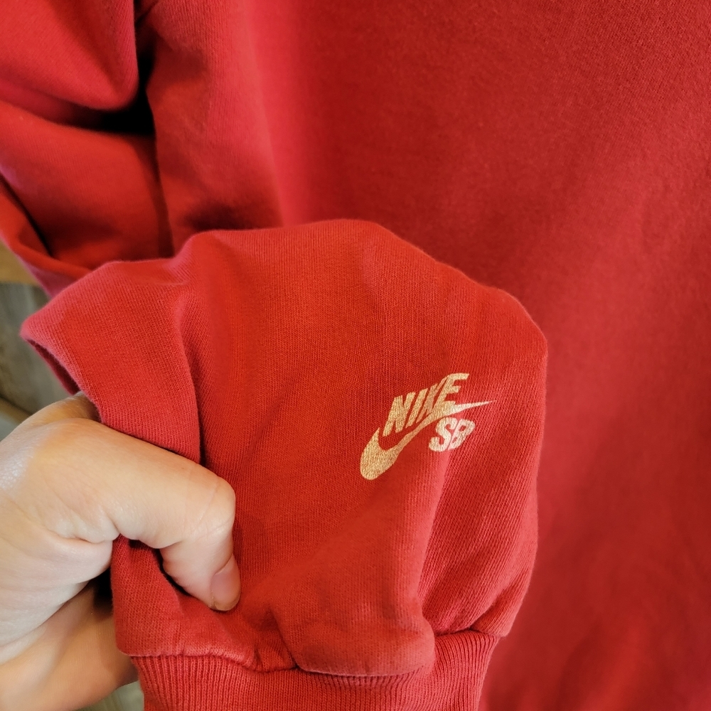Nike SB Crewneck Sweater red Size Medium M Center Swoosh USA made soft warm - Picture 4 of 9